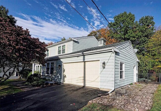 Foto del edificio - 617 Midvale Rd