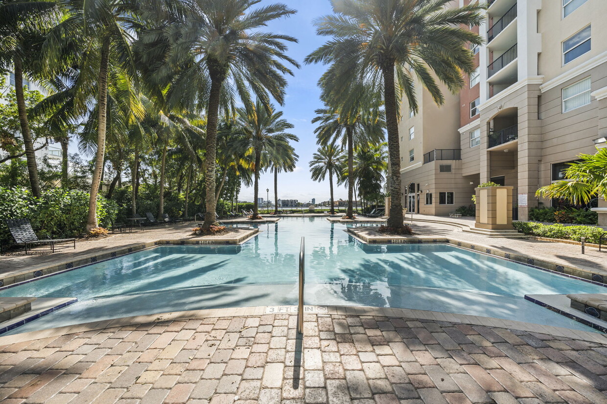 Foto principal - 17125 N Bay Rd