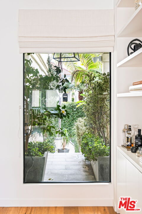 Foto del edificio - 129 Outrigger Mall