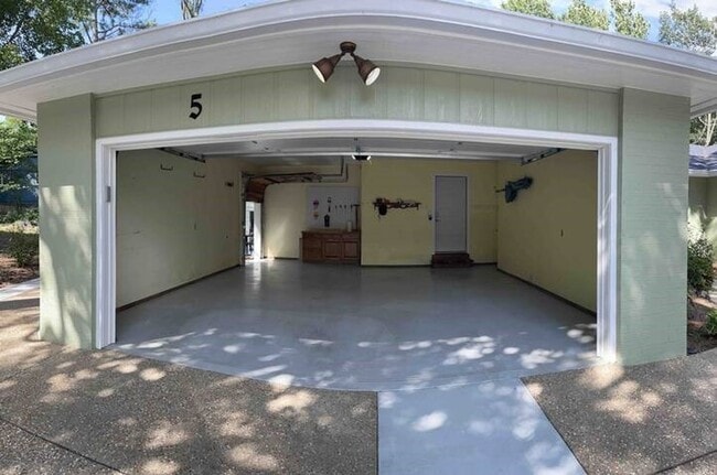 Building Photo - 5 Abingdon Ln