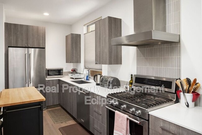 Foto del edificio - 1761 19th Ave S