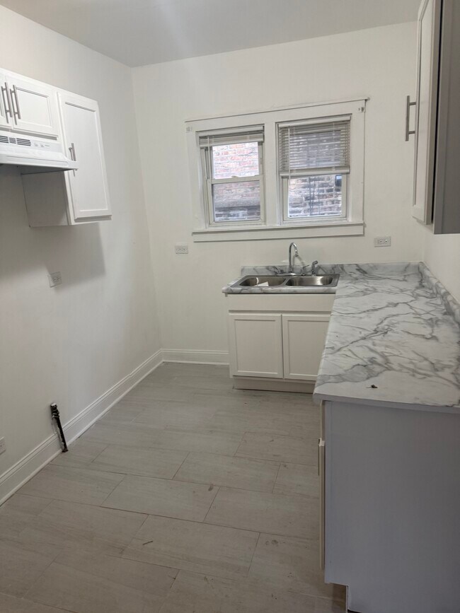 Kitchen - 1155 N Keeler Ave