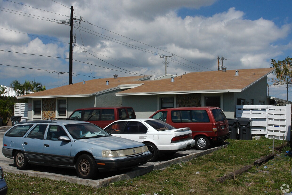 Building Photo - 2151 Lincoln St.