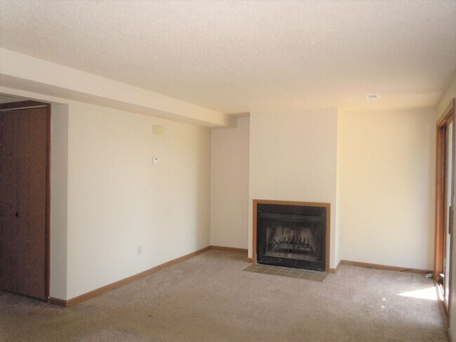 Foto del edificio - One Bedroom Condo with Fireplace and Stack...