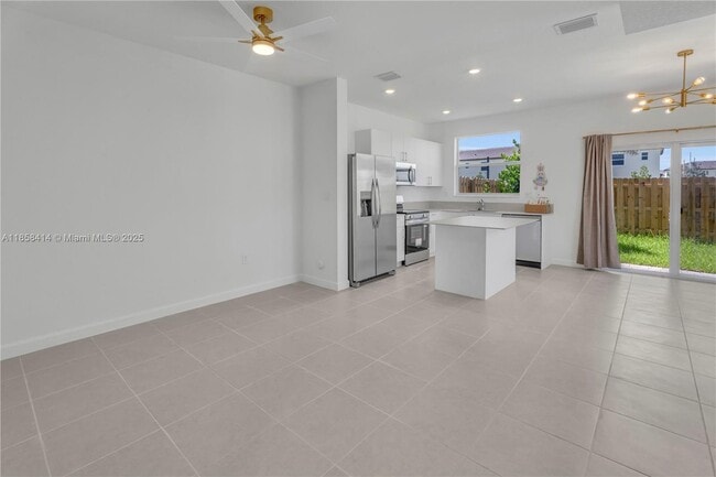 Foto del edificio - 2652 SE 28th St