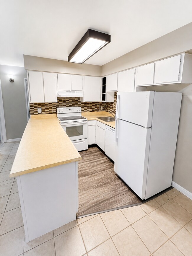 Building Photo - 5995 W Hampden Ave