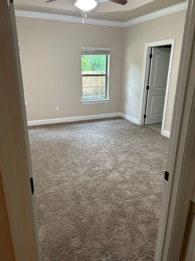 Foto del edificio - 3 Bedroom / 2 Bathroom Home on Corner Lot ...