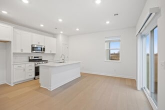 Building Photo - 10724 Henslowe Ave S