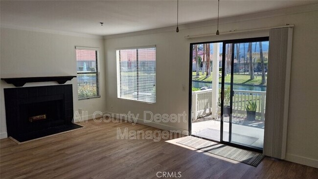Foto del edificio - 43376 Cook St