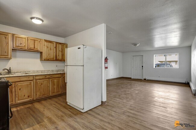 Building Photo - 906 W 29th Place
