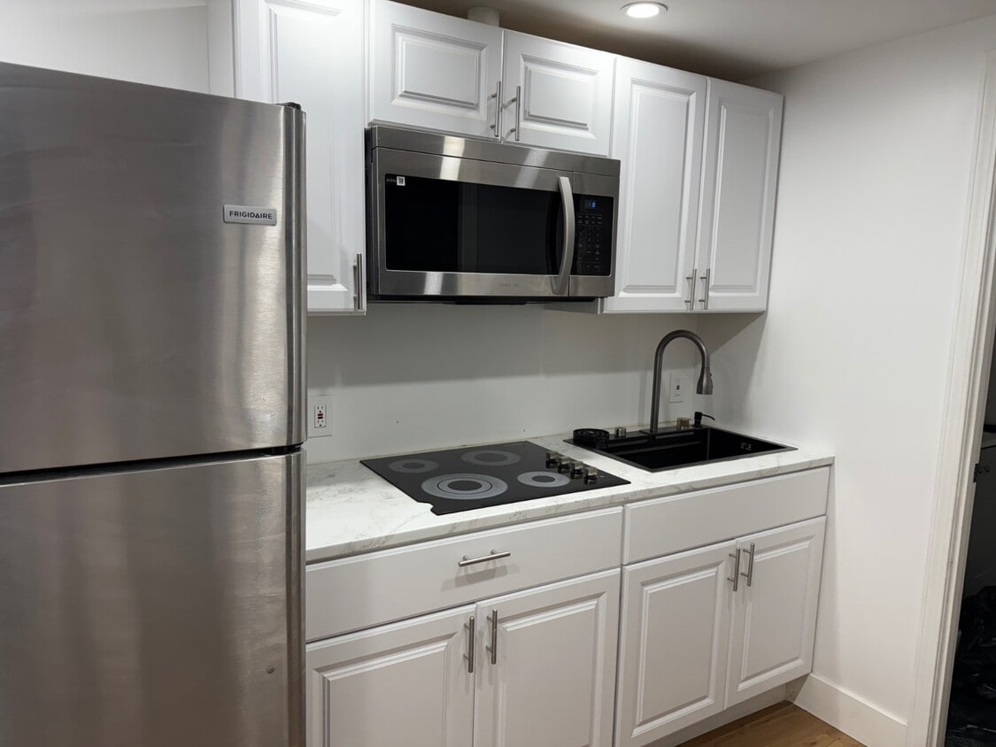 Primary Photo - 10XX E 230th St