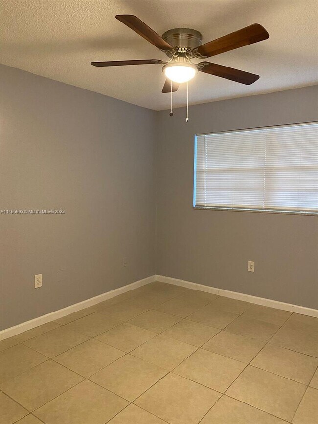 Foto del edificio - 6401 SW 22nd St