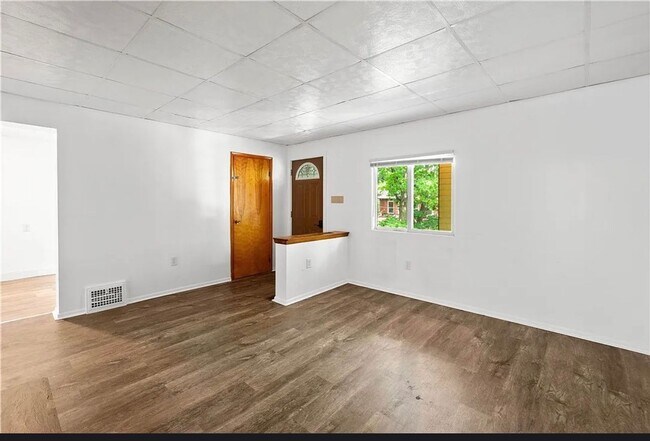 Foto del edificio - 106 Carrick Ave