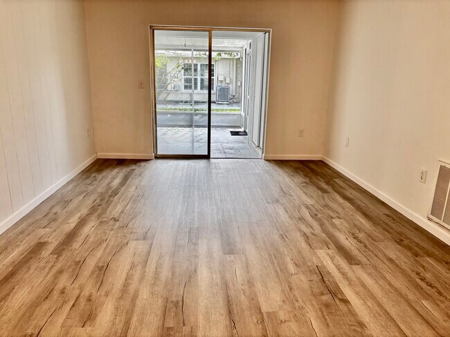 Foto del edificio - 2853 Forrestal Ct