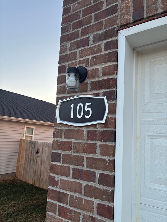 Building Photo - 105 S Osprey Ct