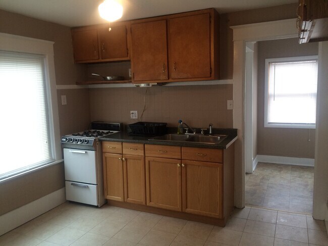Kitchen - 80 Roswell Ave
