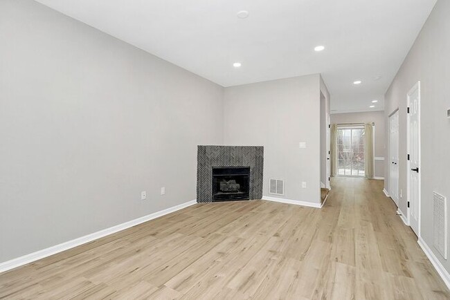 Foto del edificio - Renovated 2BD/2.5BA Townhome in Charlotte!