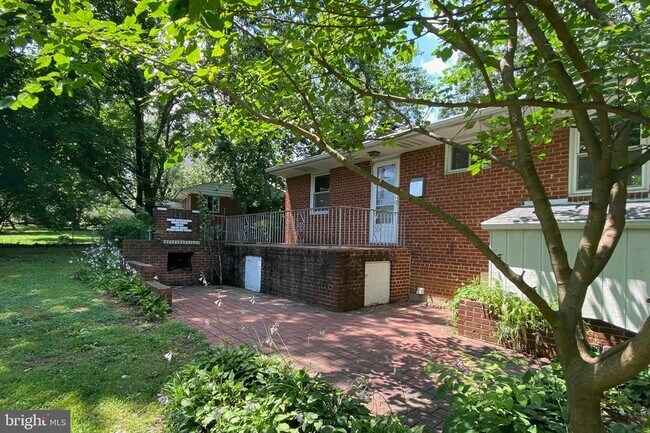 Building Photo - 2703 Dawn Dr
