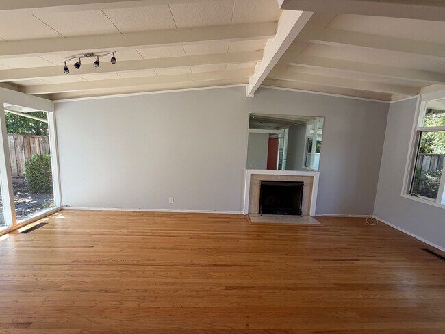 Building Photo - 3630 Lupine Ave