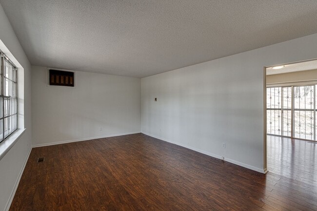 Photo - Ranch Style 3 bedroom 1.5 Bath for rent! House