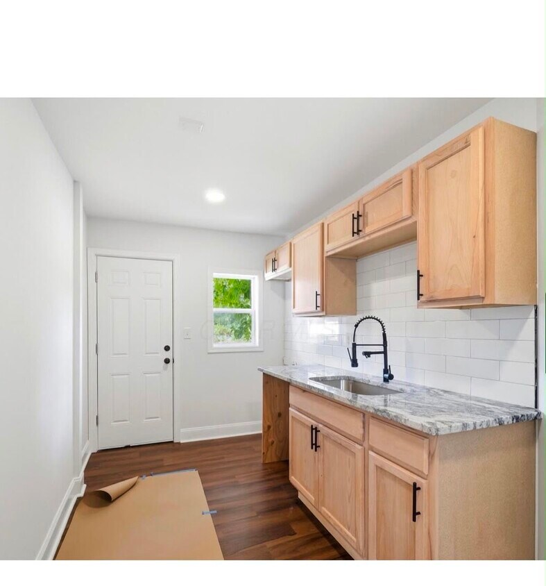 Building Photo - 658 Rhoads Ave