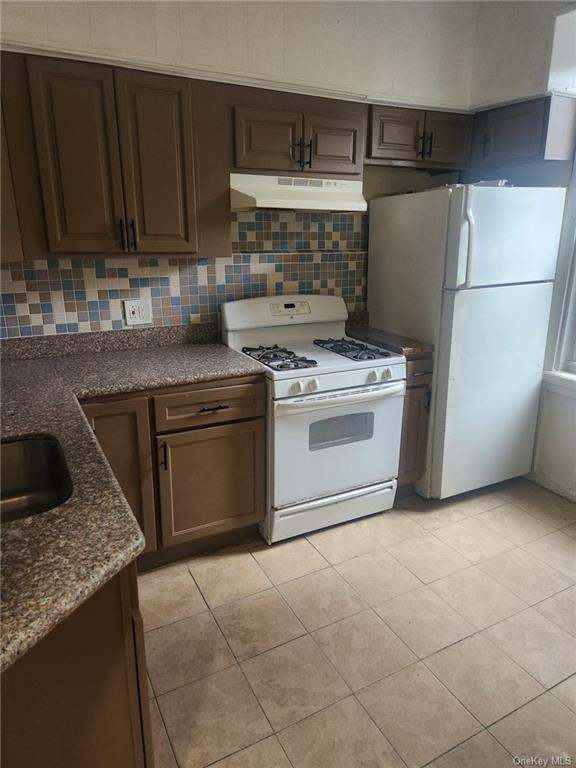 Foto del edificio - 50 Claremont Pl