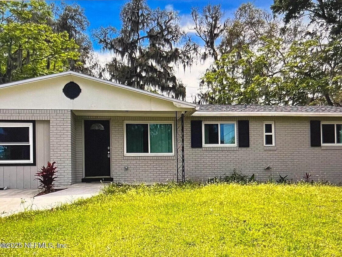 Primary Photo - 536 Blairmore Blvd W