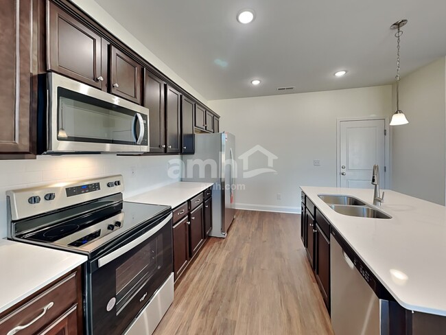 Foto del edificio - 5500A Farm Pond Ln