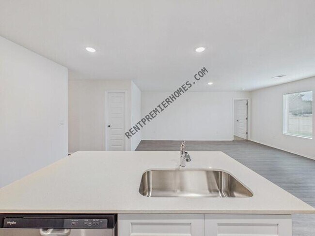 Building Photo - 17 Vineyard Dr