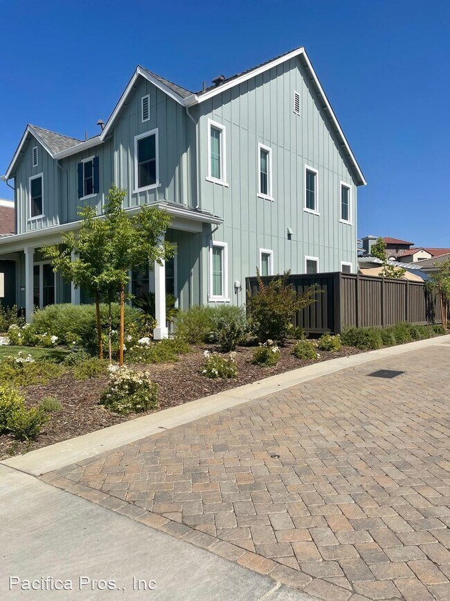 Foto del edificio - 4 br, 3.5 bath House - 5155 Sutter Park Way