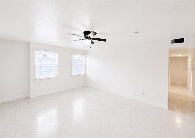 Foto del edificio - 2751 L B McLeod Rd