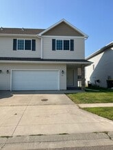 Building Photo - 911 30th Ave W