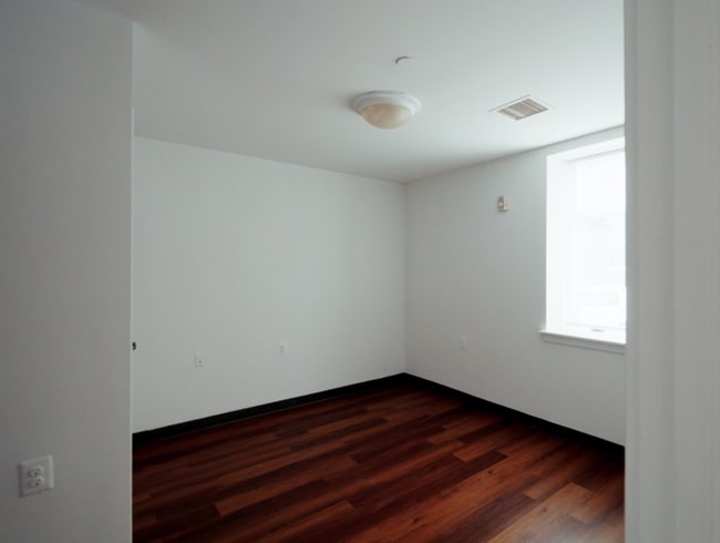 Building Photo - 506 N 52nd St