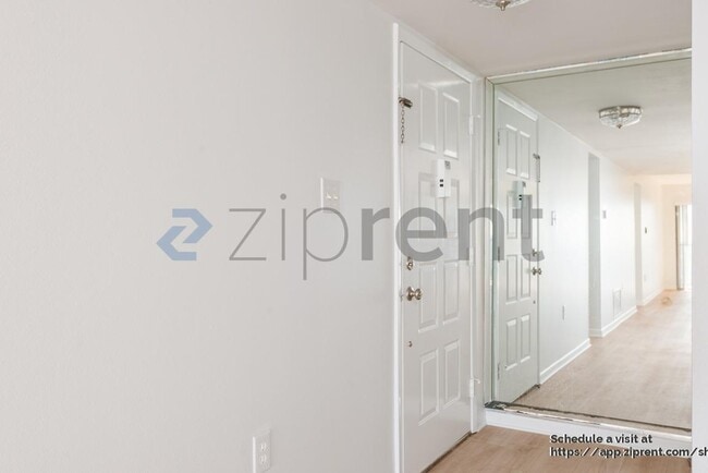 Building Photo - 7500 Sunshine Skyway Ln S