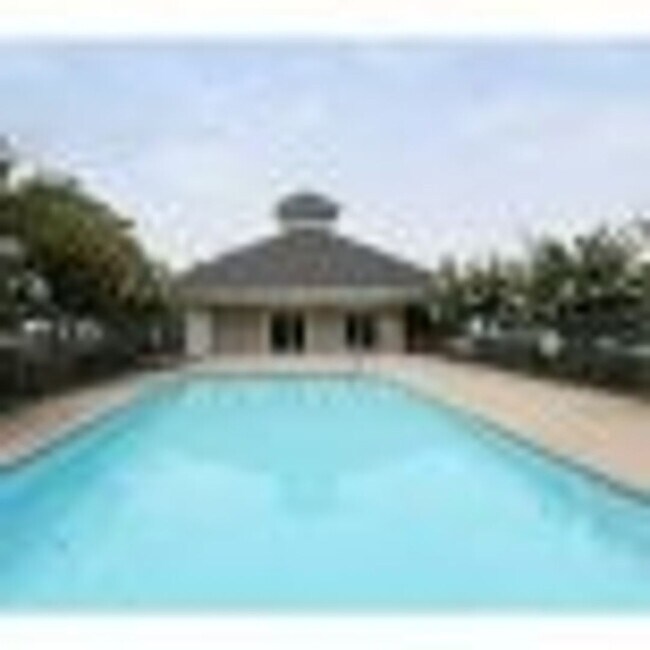 Photo - Chapel Hill / 4BR Univ Comm FURNISHED Condo