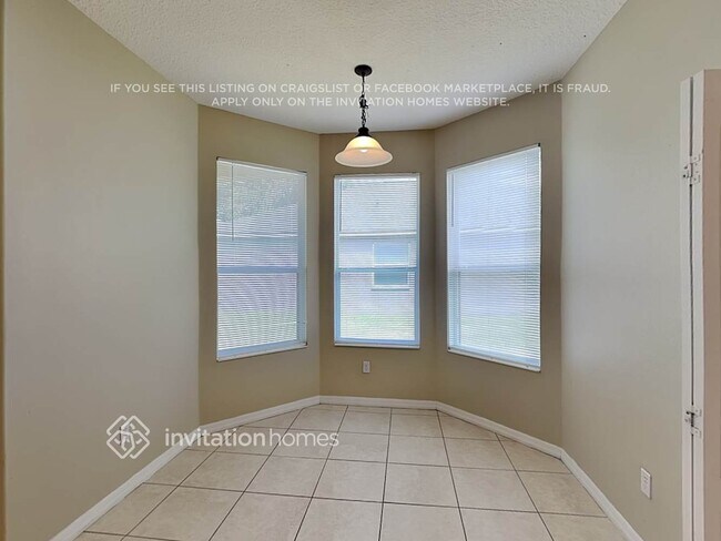 Building Photo - 3215 43rd Ave E