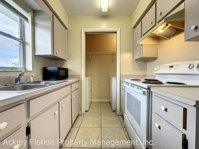 Building Photo - 2 br, 1 bath House - 606 Claude Homes Seni...