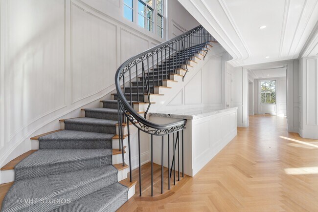 Foto del edificio - 2700 N Lakeview Ave