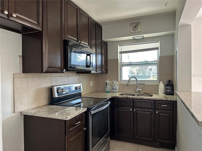 Foto del edificio - 3700 Haines Rd N
