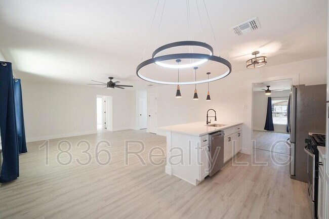 Building Photo - 6107 Wing Feather Dr