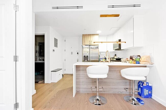 Foto del edificio - Modern 1BR – Limited Availability