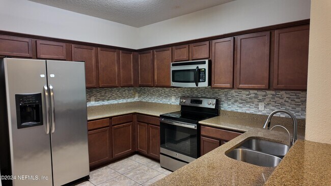 Building Photo - 4911 Key Lime Dr
