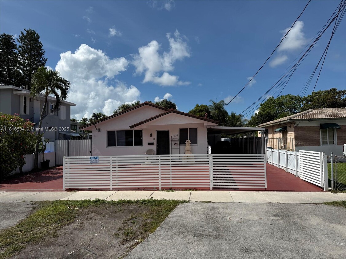 Primary Photo - 3144 SW 23rd St