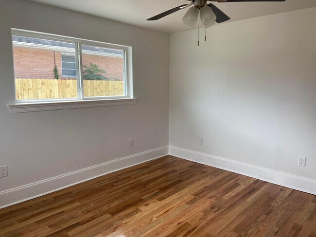 Sala de estar - 4918 Eastern St