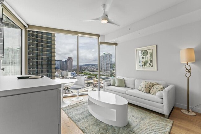 Building Photo - 1001 Queen St