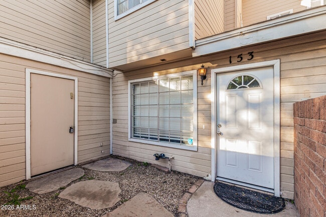 Building Photo - 625 S Westwood