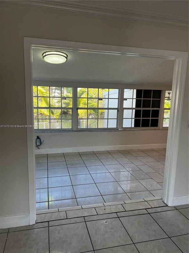 Foto del edificio - 1141 NW 30th Ct
