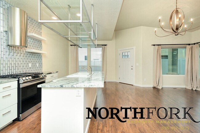 Building Photo - Welcome Home to Comfort & Convenience
