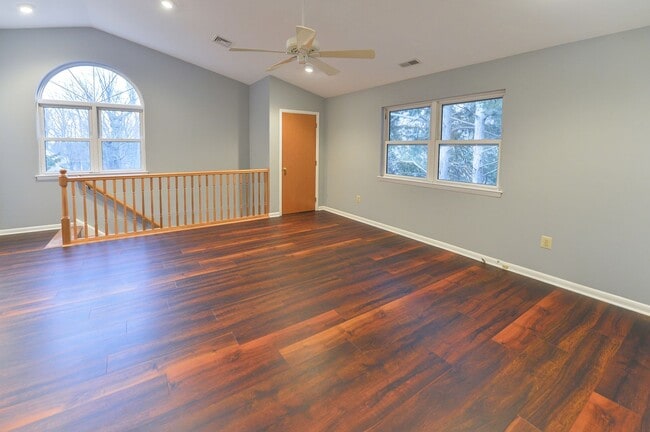 Building Photo - 107 E Kings Hwy