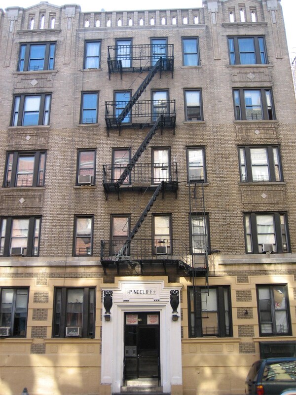 Foto principal - 74-76 Pinehurst Ave